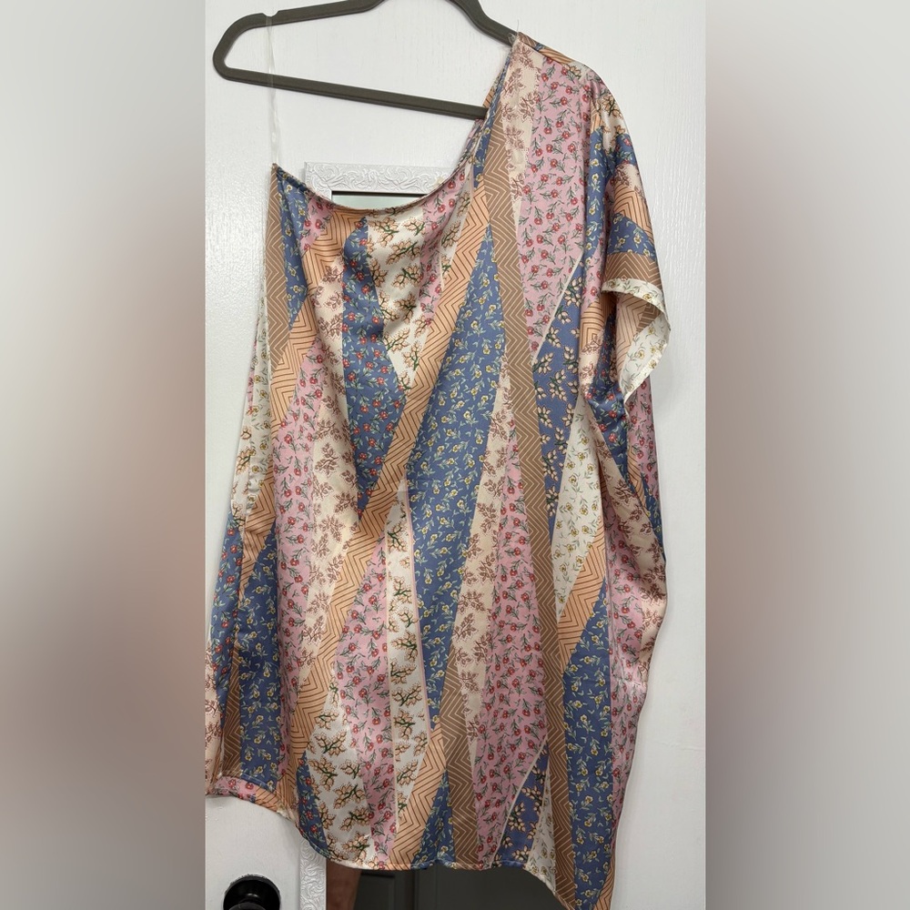 entro One-Shoulder Patchwork Floral Dress in Blue, Pink, Cream - Picture 4 of 7